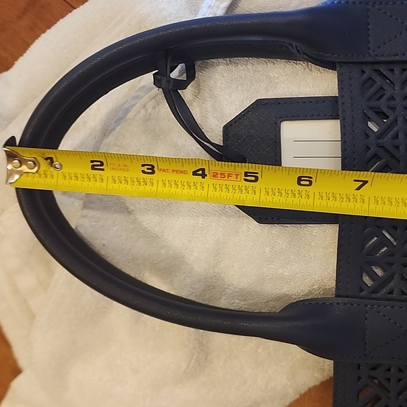 🆕️Tory Burch Lazer Cut Out Bag - Picture 11 of 14